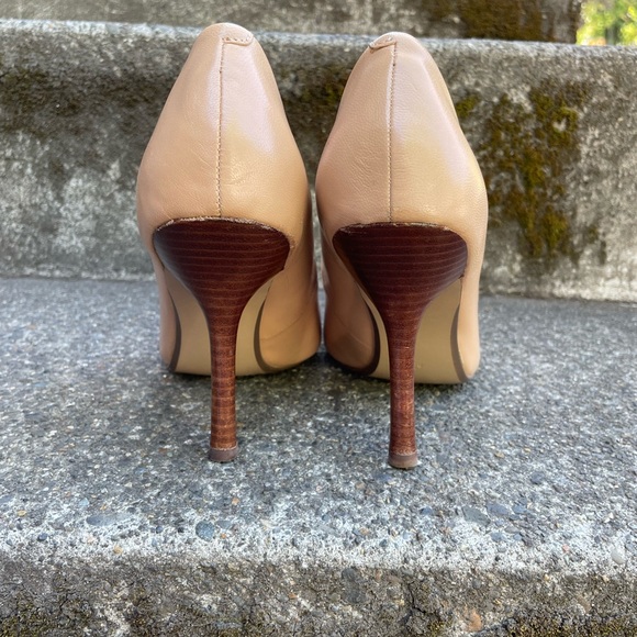 Guess camel stacked heel stilettos. Size 8.5. In good condition. - Picture 5 of 6